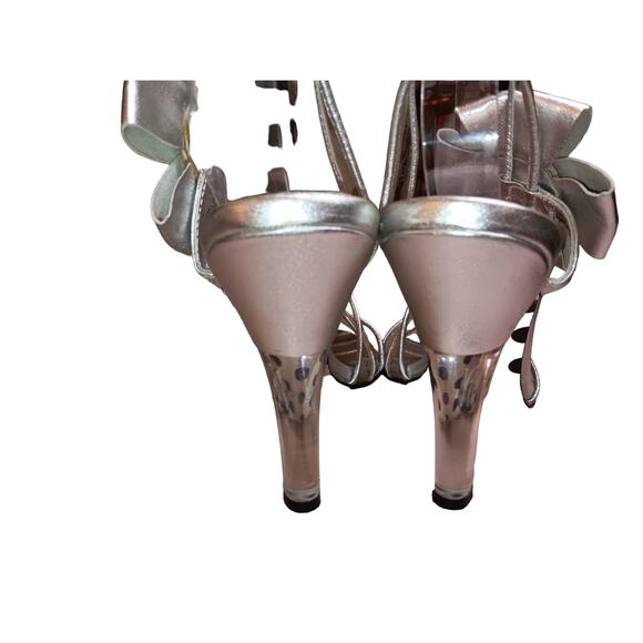 Betsey Johnson  Silver Leather heels bow accent clear heels and straps sz 6 - Picture 4 of 8